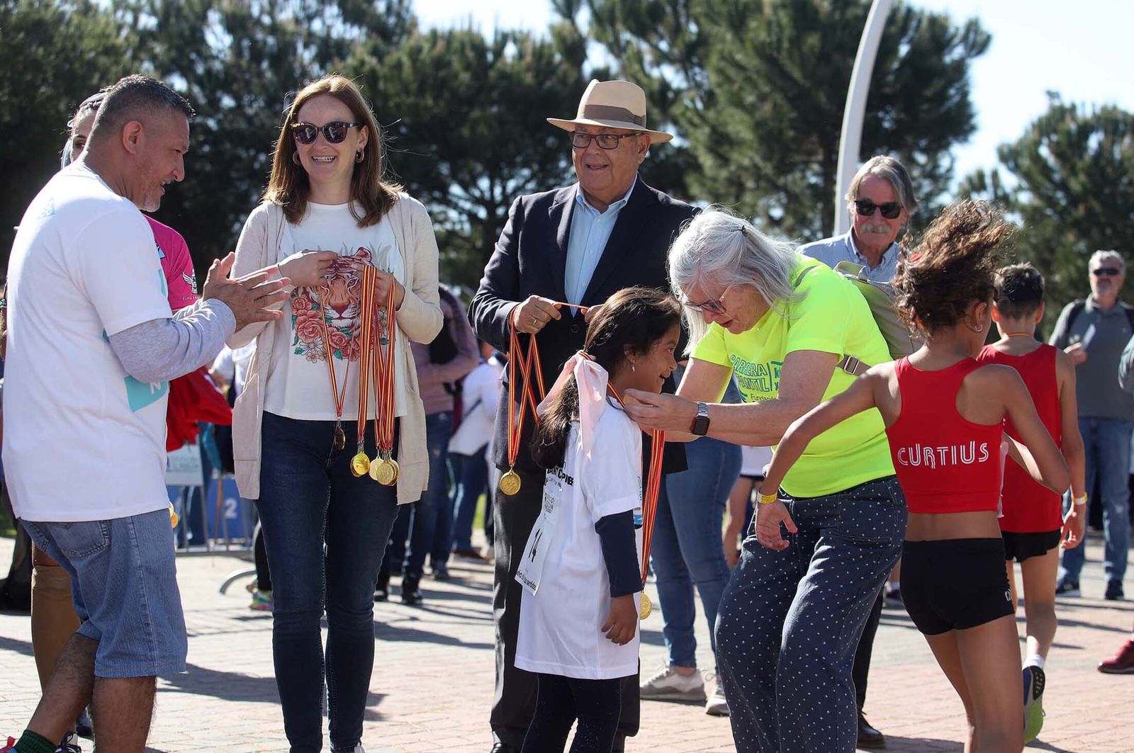 Imágenes de la carrera infantil previa a la "10K Puerta del Descubrimiento"