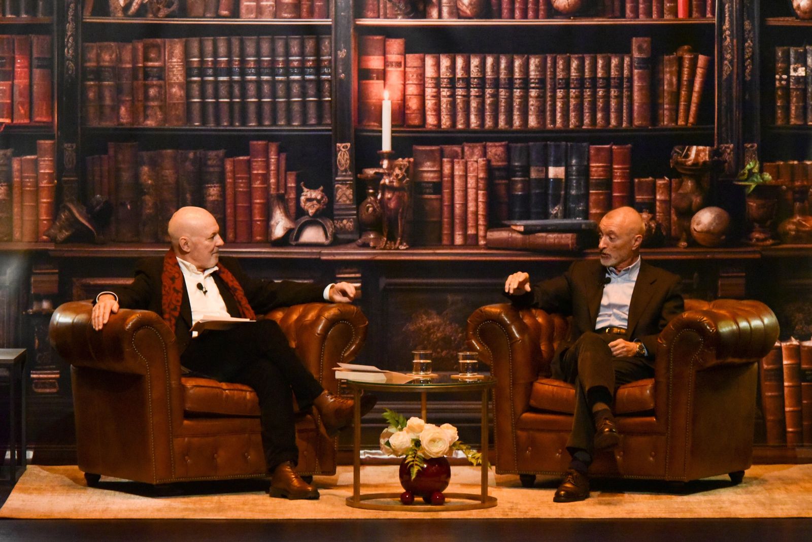 Diálogo entre Arturo Pérez Reverte y Jesús Vigorra en Algeciras