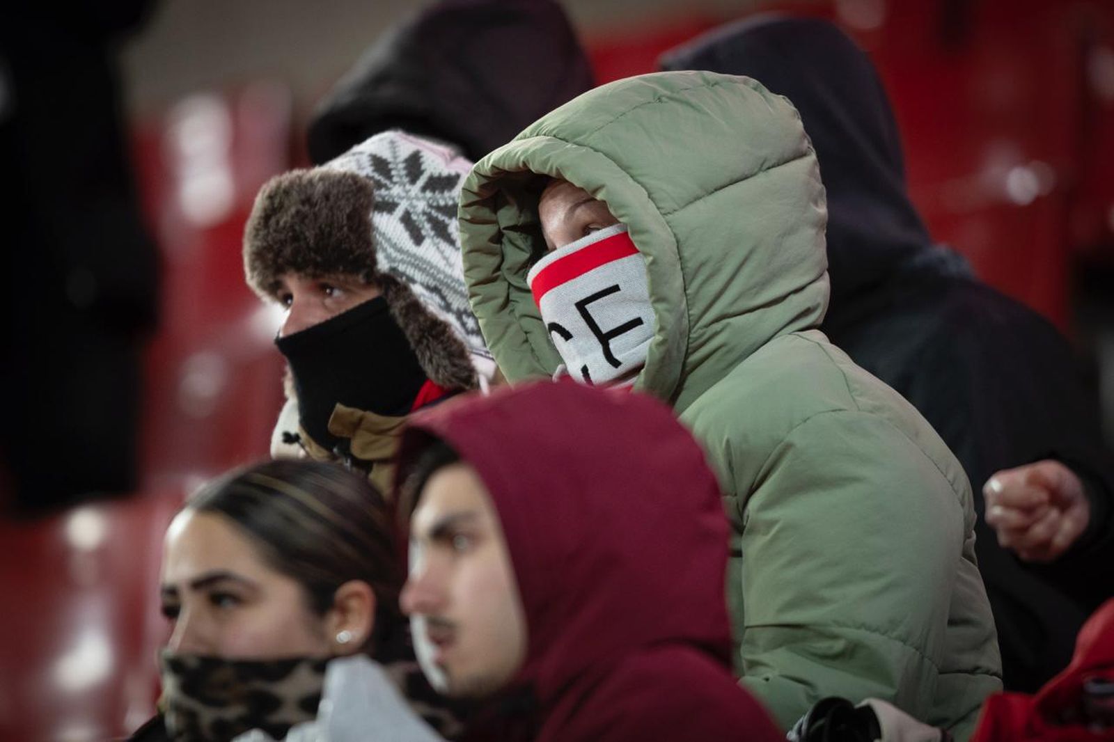 El frío fue el protagonista de la noche en el estadio