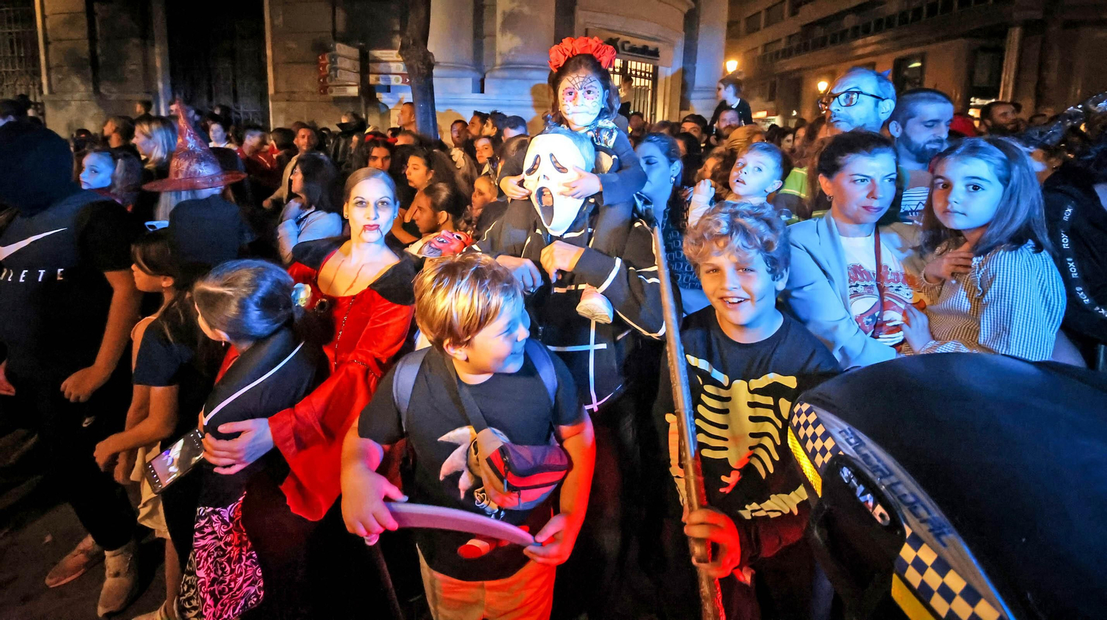 El desfile de Halloween llena las calles de Jerez