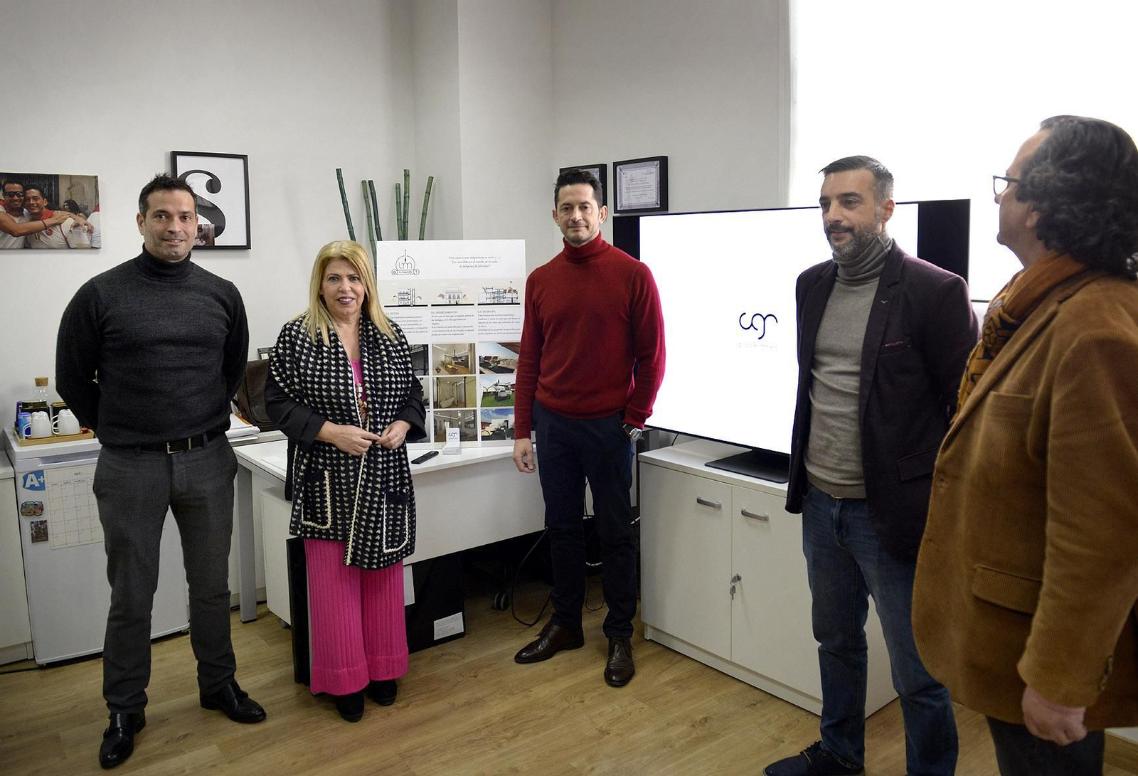 La alcaldesa, Mamen Sánchez, y el delegado de Urbanismo, José Antonio Díaz, durante una visita a Construcciones Globales Romero.