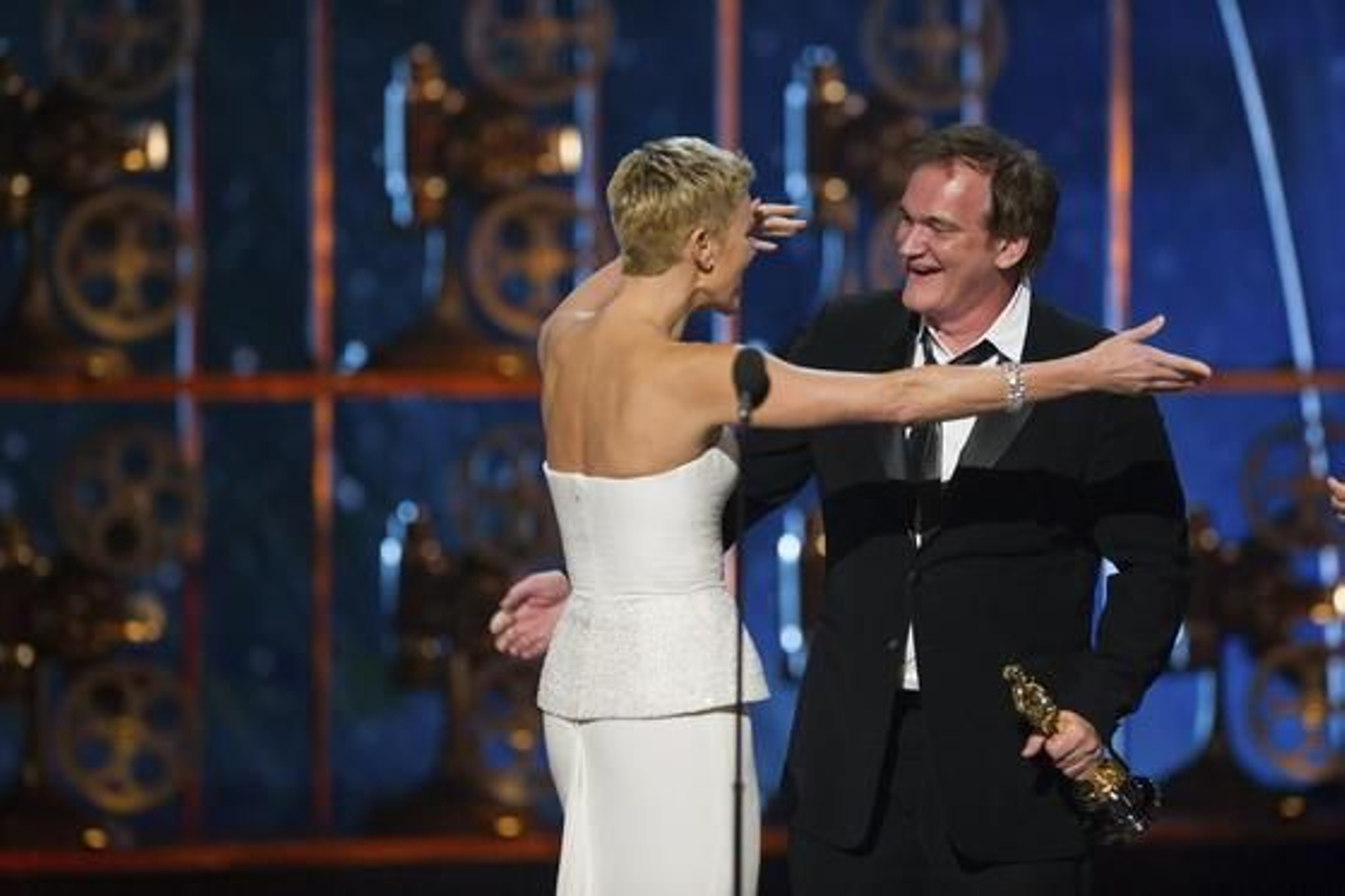 El director estadounidense Quentin Tarantino, recibiendo el Óscar al mejor guión original por 'Django desencadenado'.

Foto: EFE