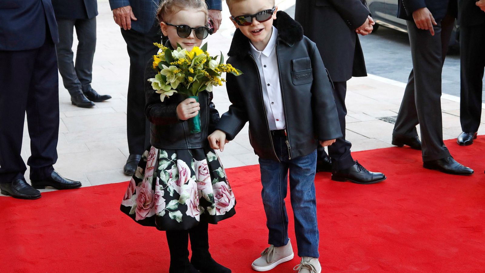 Los mellizos Jacques y Gabriella, como dos estrellas de rock, sobre la alfombra roja.