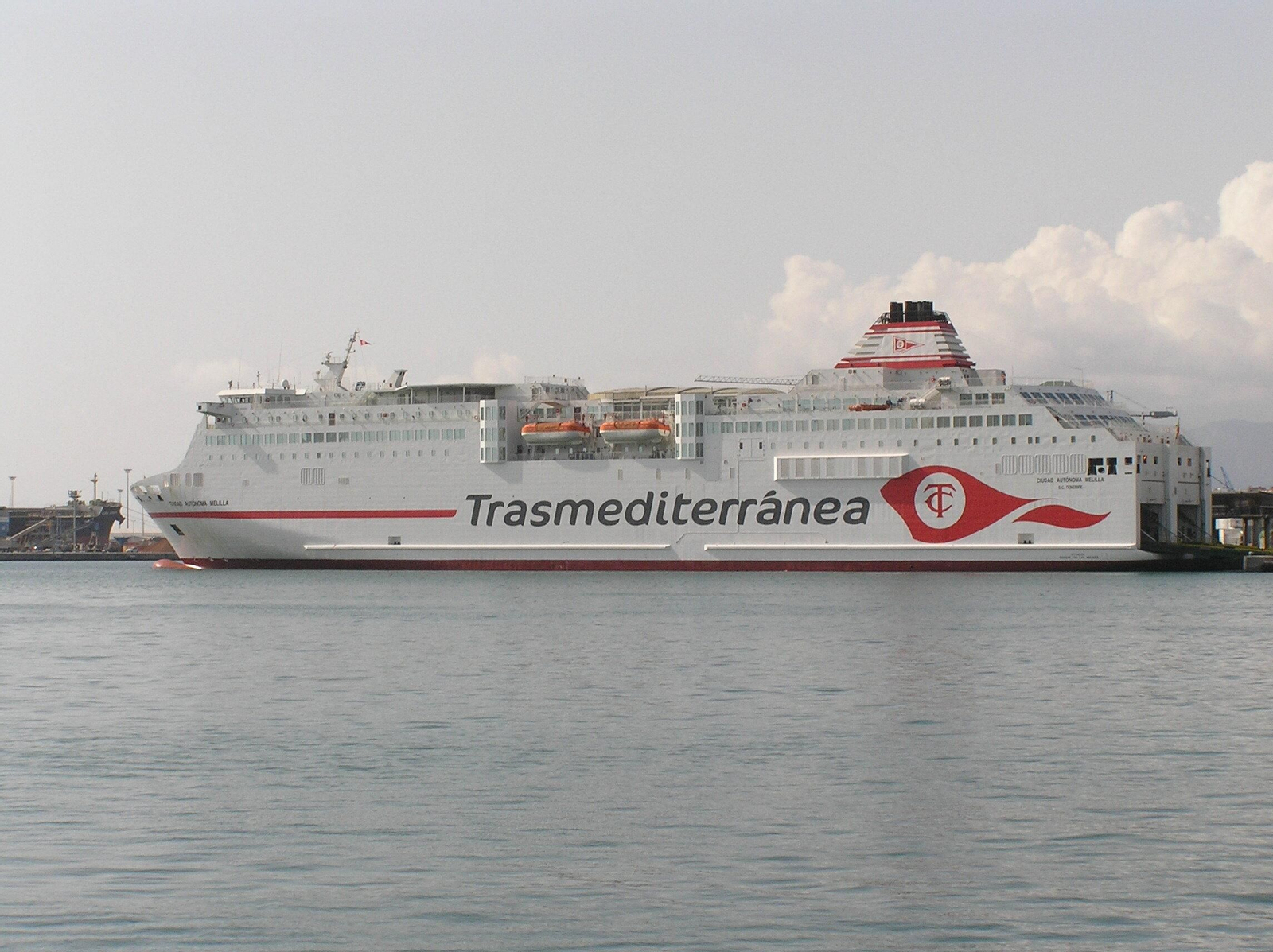 El ferry de ‘Trasmediterránea’ que cubre la línea del mar de Alborán.