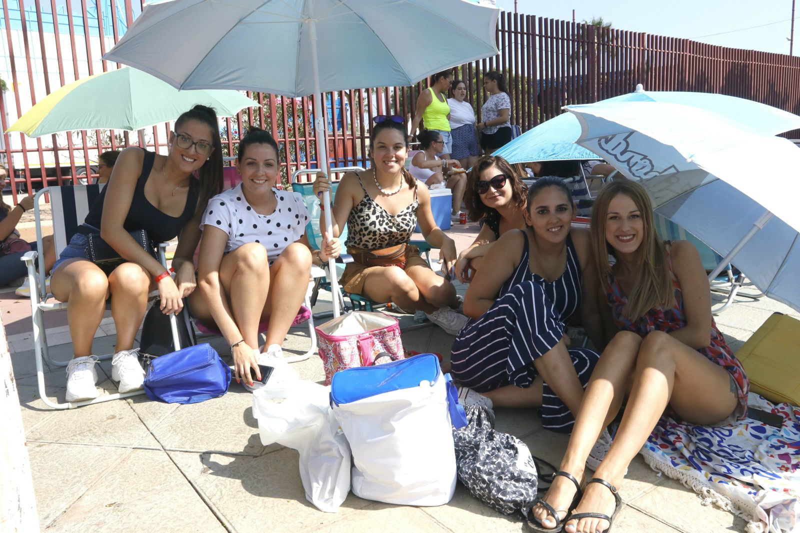 Fotogalería de los fans que esperan en cola para el concierto de David Bisbal