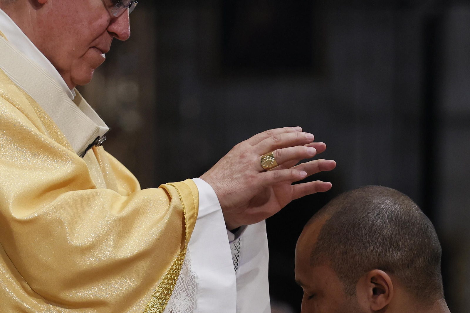 La ordenación de seis nuevos diáconos, entre ellos el Hermano Pablo, secretario del Cardenal Amigo