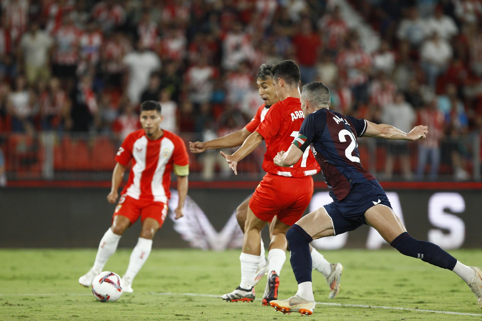 Las imágenes del partido de fútbol U.D. Almería-S.D. Eibar