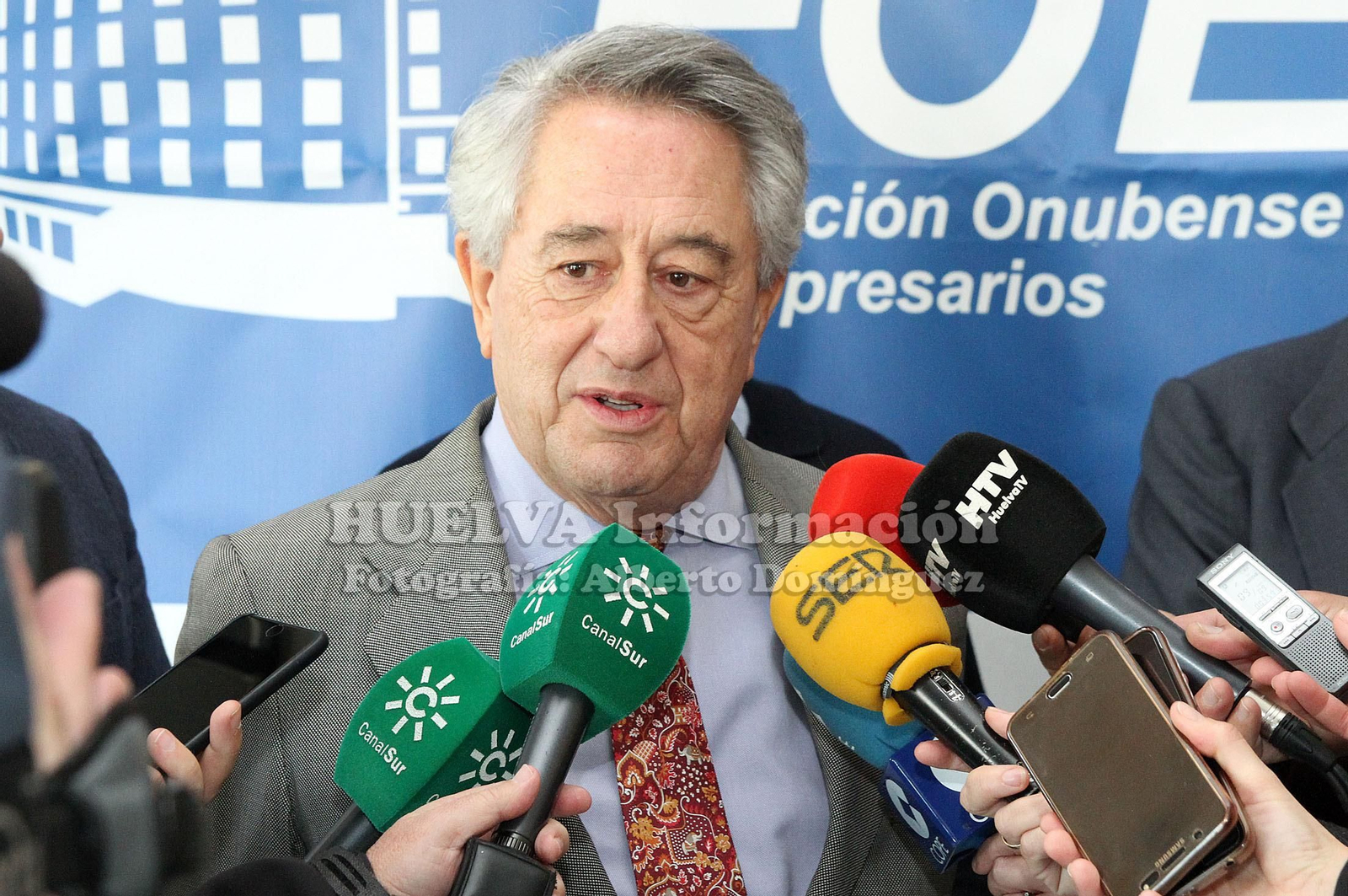 Mesa redonda en la FOE sobre retos y oportunidades de la transición energética, en imágenes