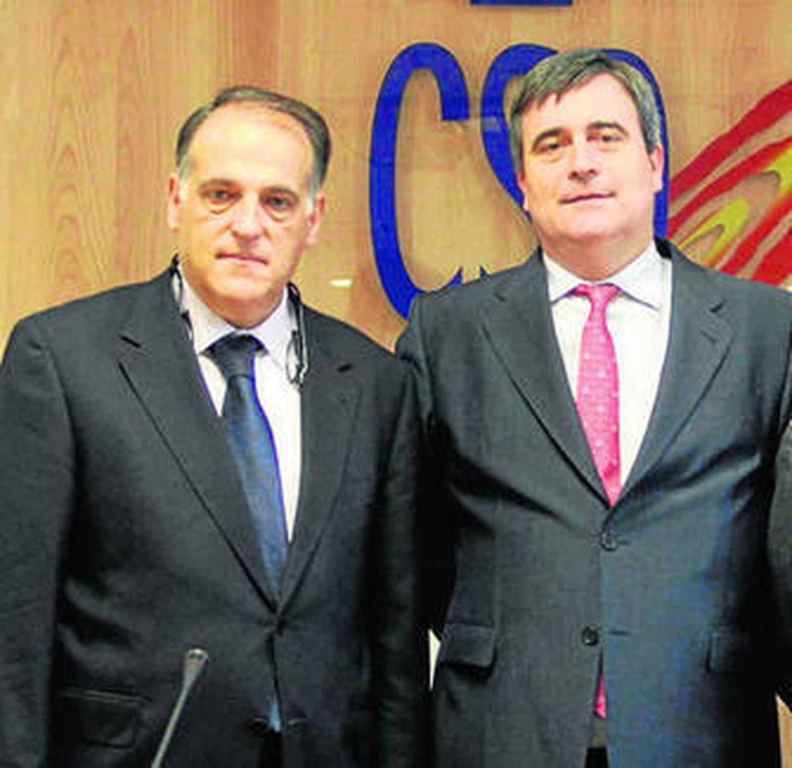 Javier Tebas, junto a Miguel Cardenal en el CSD ayer.