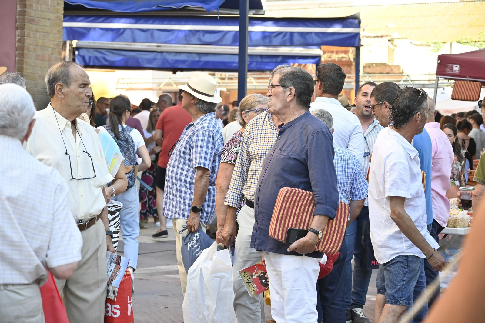 Imágenes de ambiente en el tercer día de toros en Huelva