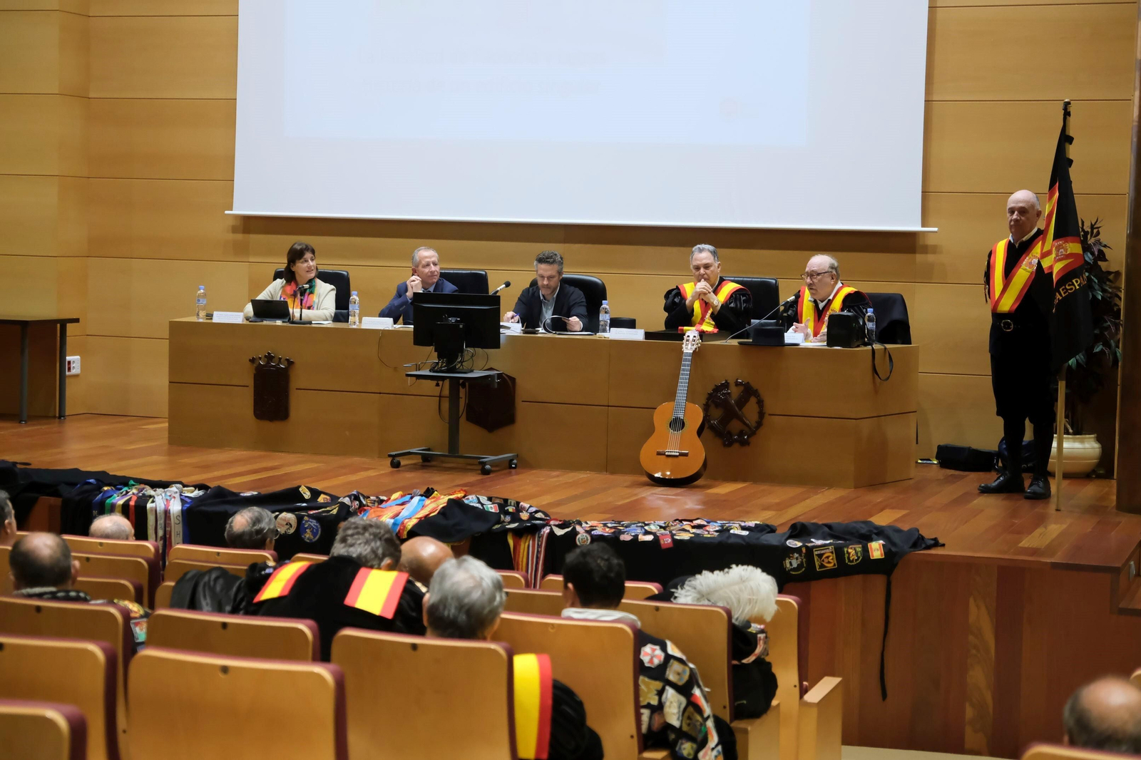 La Tuna España entrega la Medalla de Oro a la Universidad de Córdoba, en imágenes