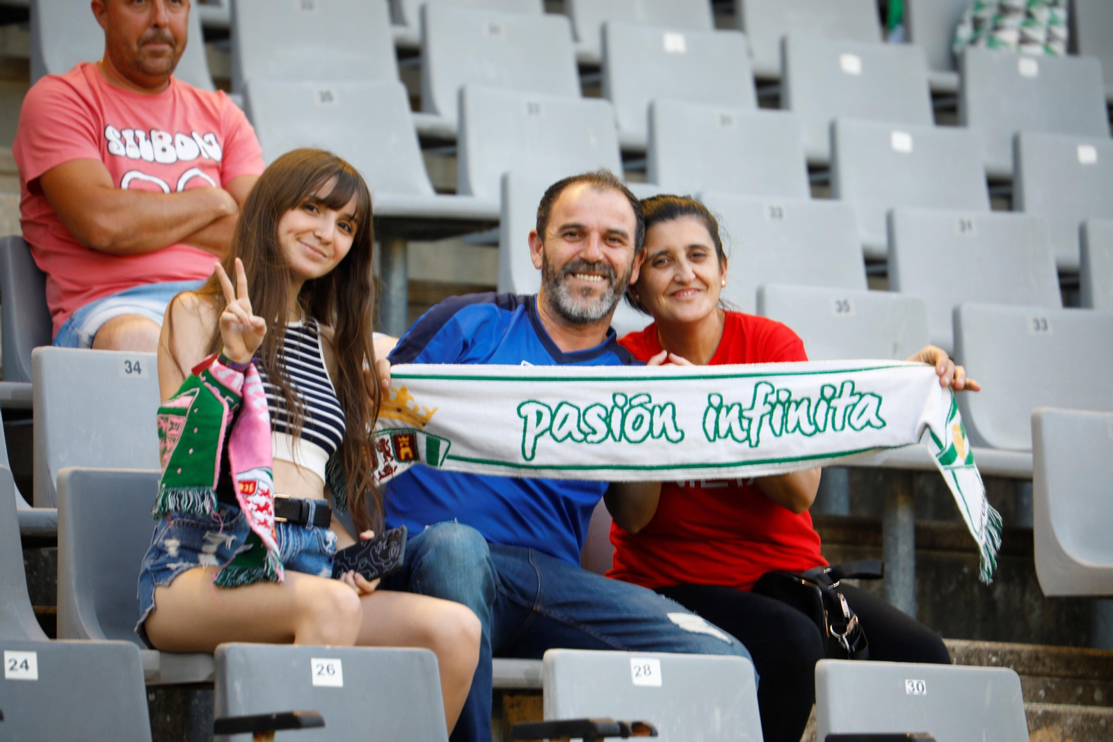 Las mejores fotos del ambiente en el Córdoba CF - Racing Ferrol