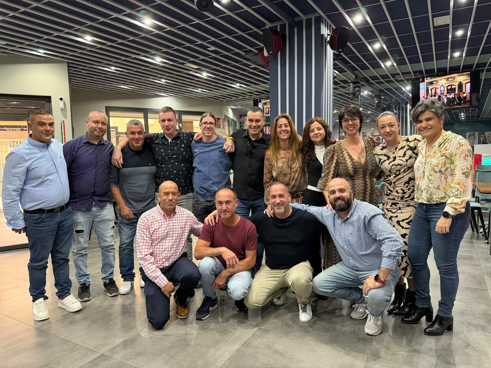 Reencuentro de los niños y niñas (ya no tanto) que nacieron en 1980 en Alhama de Almería.