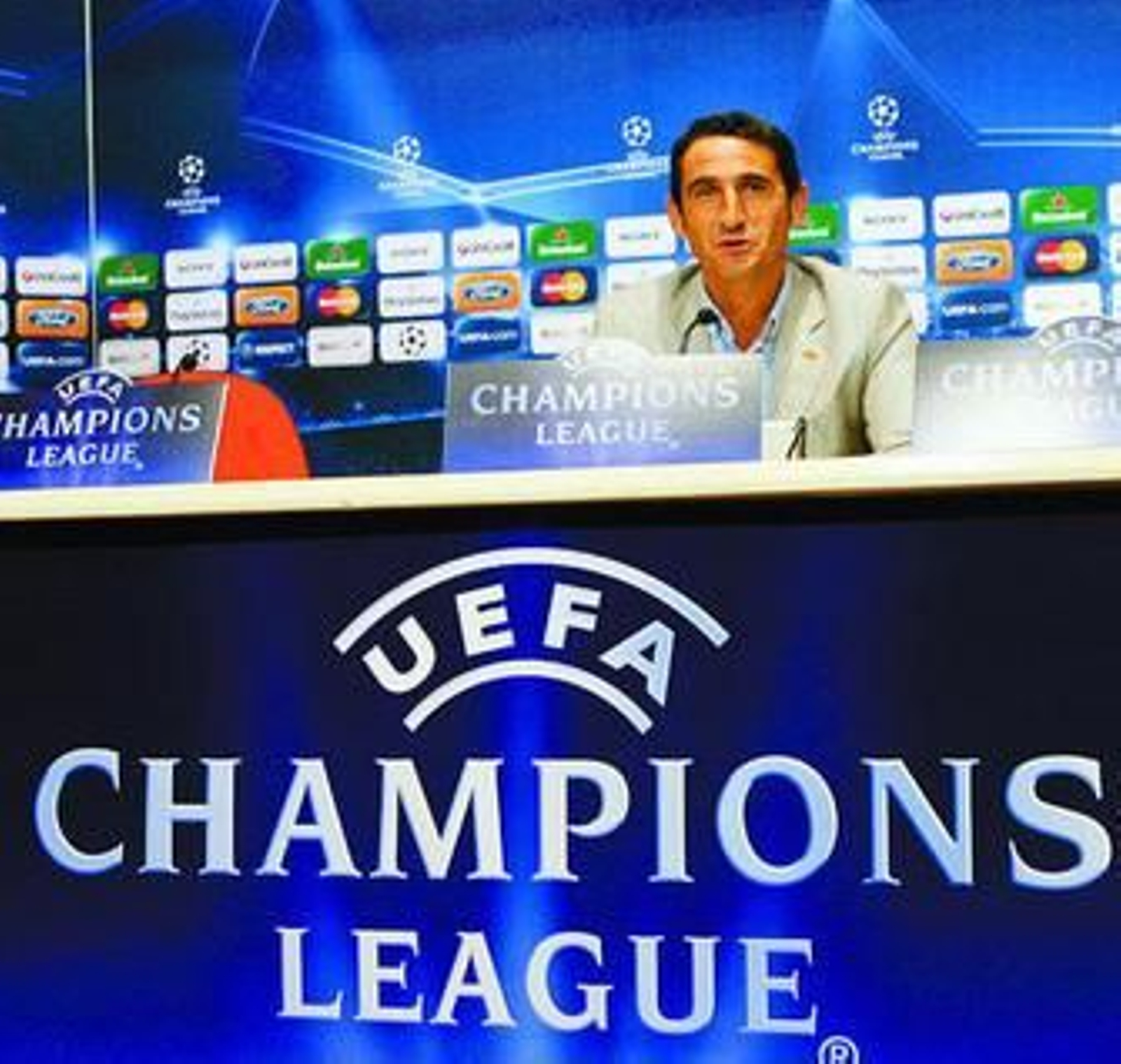 Jiménez, durante la rueda de prensa previa a la Champions.