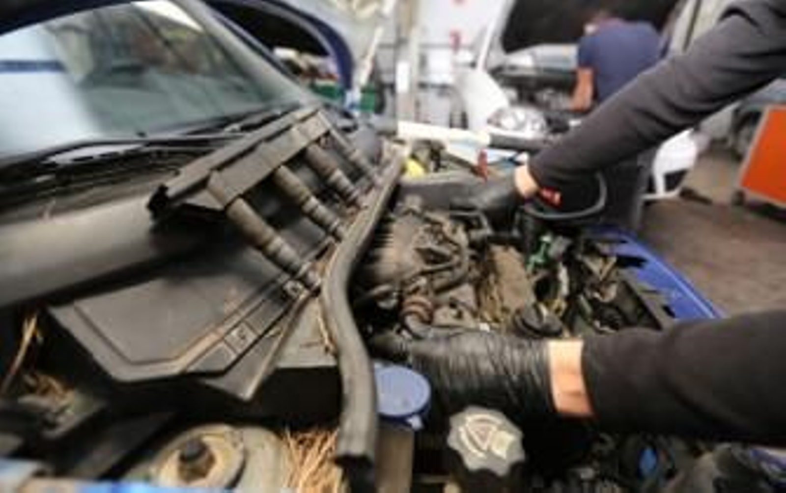 Mecánicos aseguran que entre 25 y 30 talleres vulneran la ley