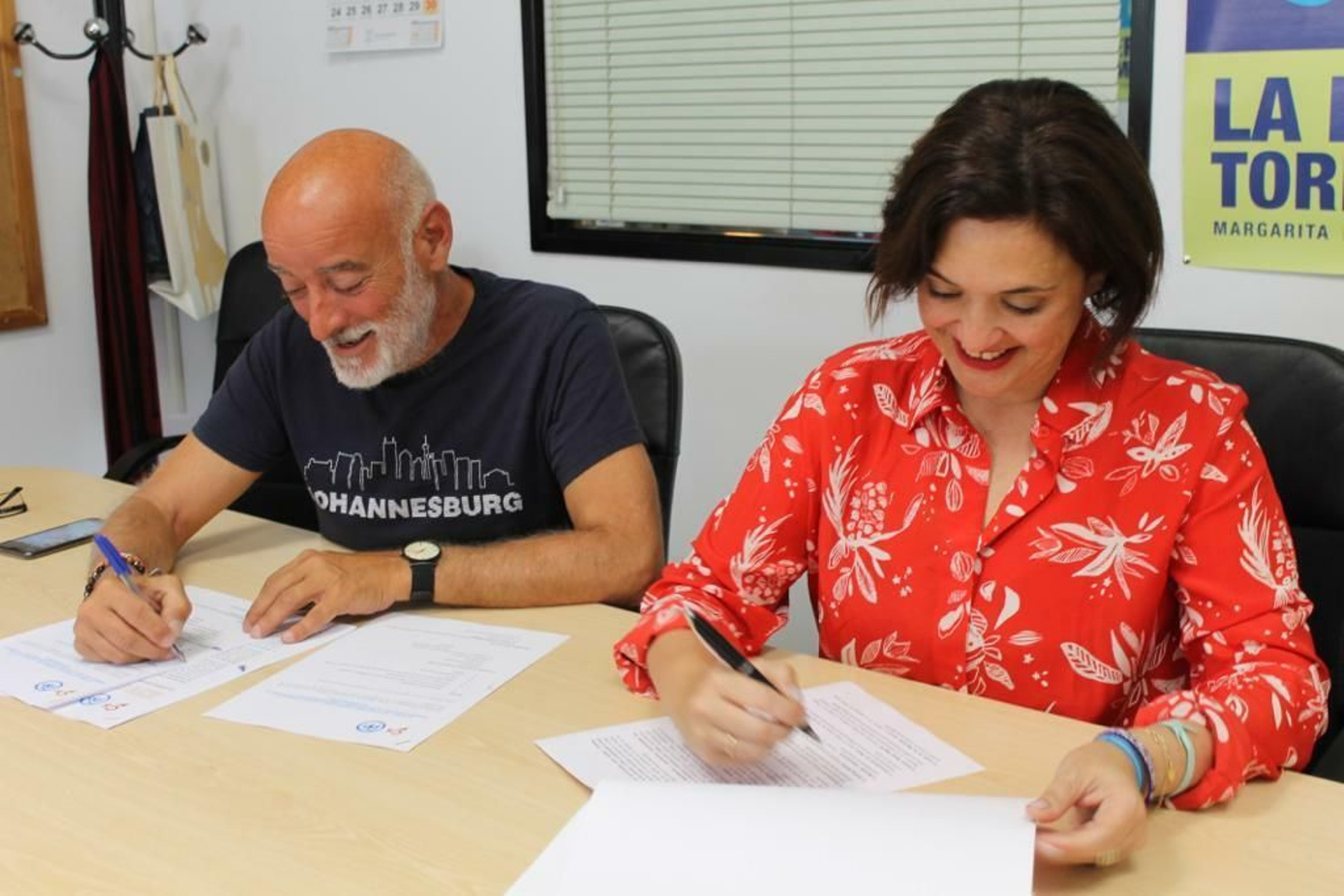 Margarita Del Cid (PP) y Nicolás de Miguel (Cs) firman el acuerdo de gobierno en Torremolinos.