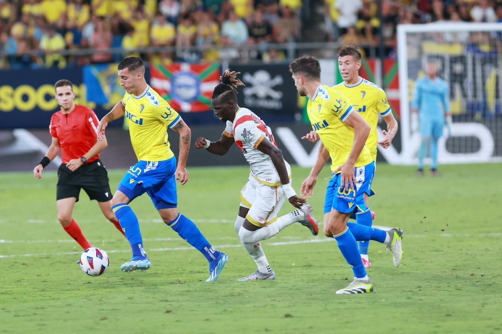 Las imágenes del Cádiz CF-Rayo Vallecano