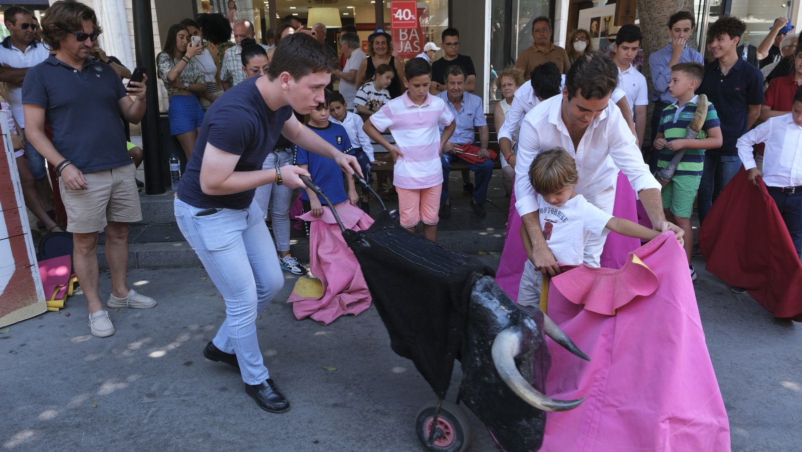 Imágenes de la exhibición de toreo de salón por la Escuela Taurina de Almería, en la Feria de Almería 2022