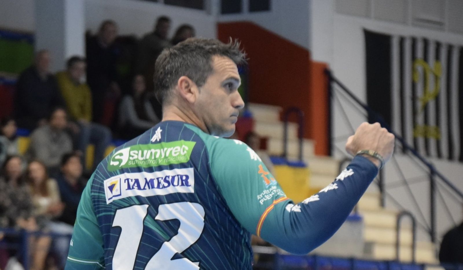 De Hita celebra la victoria del Ximénez en el Alcalde Miguel Salas.