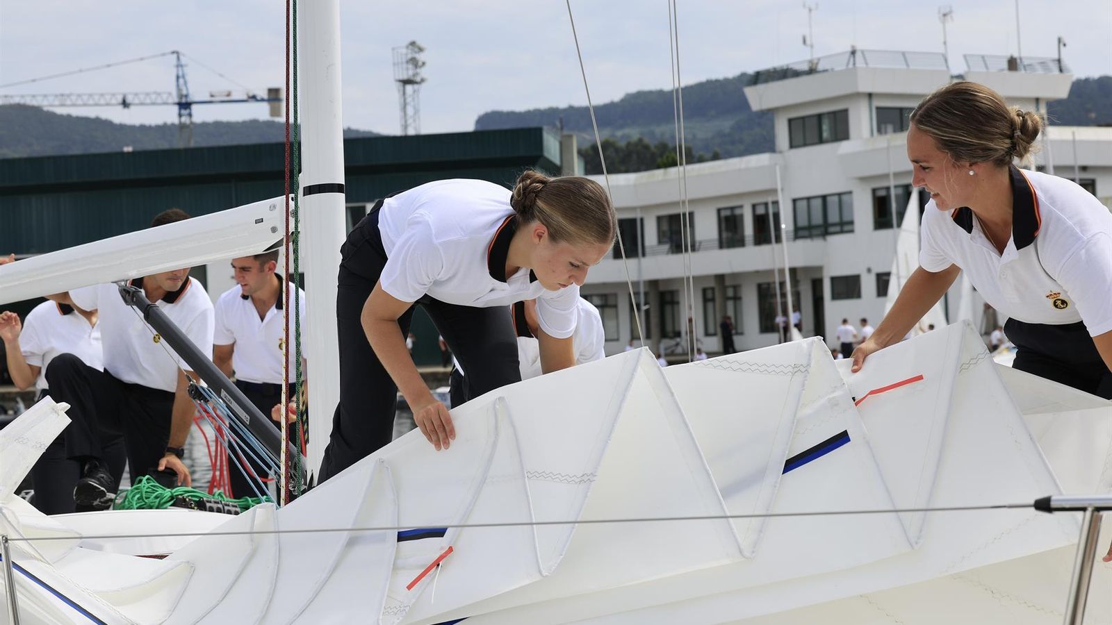 La Princesa Leonor realiza su primera salida a la mar en instrucción en la Escuela Naval Militar
