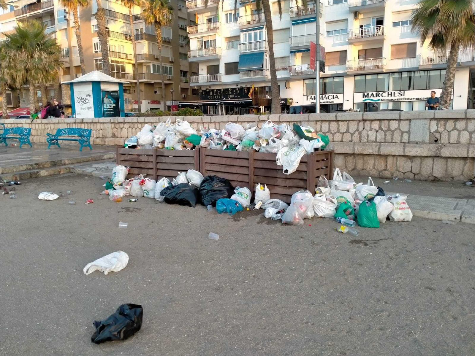 Las fotos de la basura en Playa de la Malagueta tras la Noche de San Juan