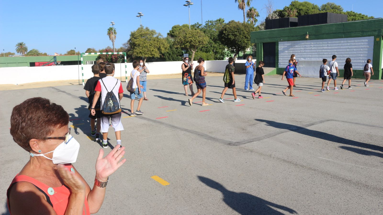 Lourdes Ponce aplaude a los alumnos