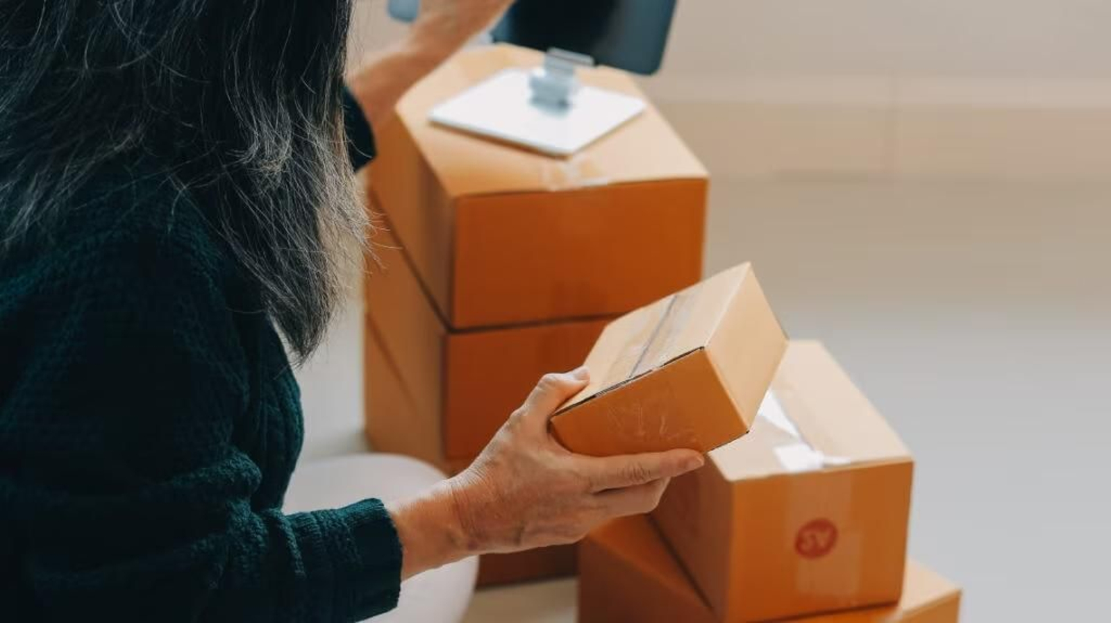 Cajas con productos en su interior para ser enviadas.