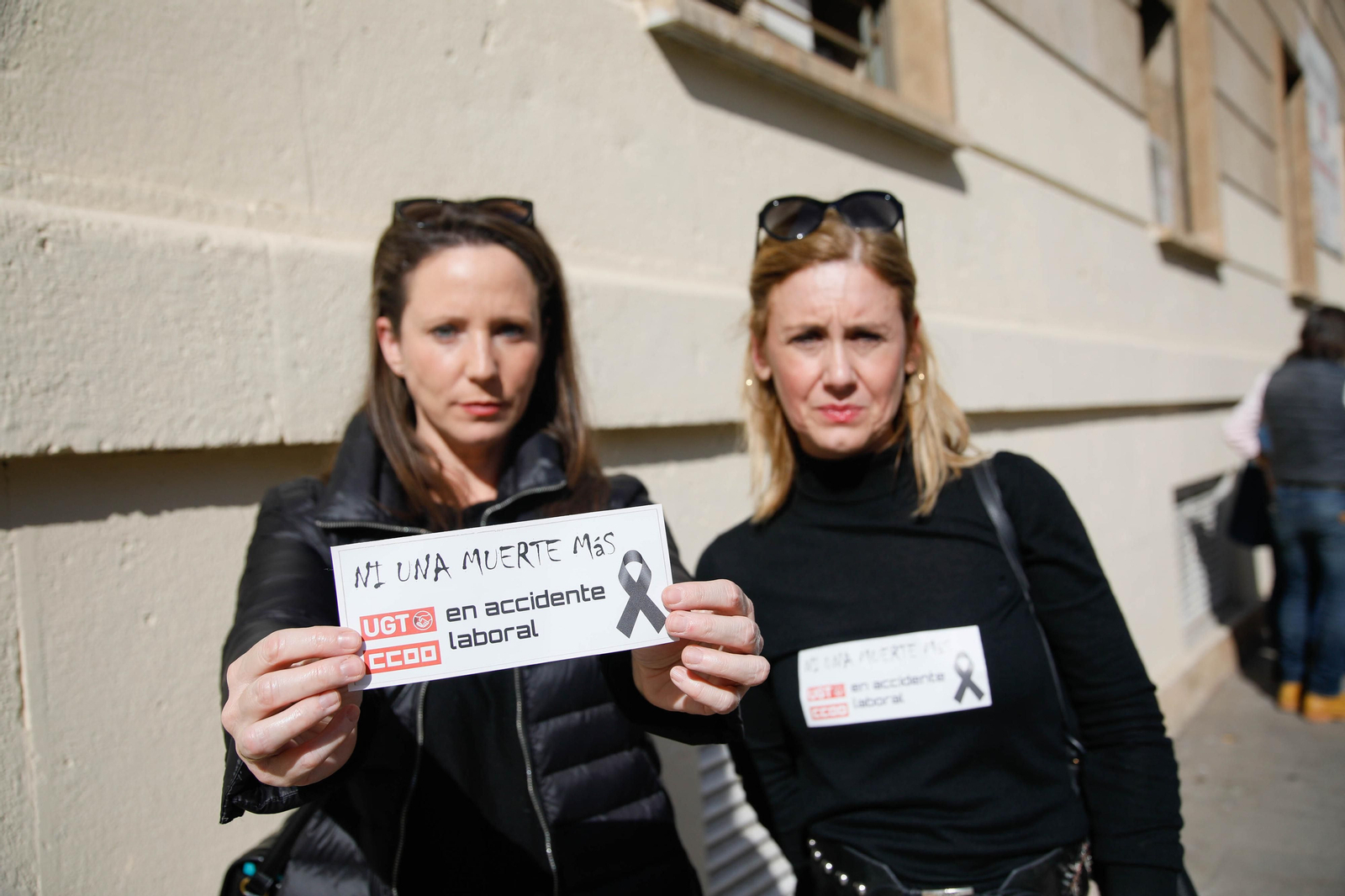 Imágenes de la concentración de CCOO y UGT  tras la muerte de un trabajador en accidente laboral