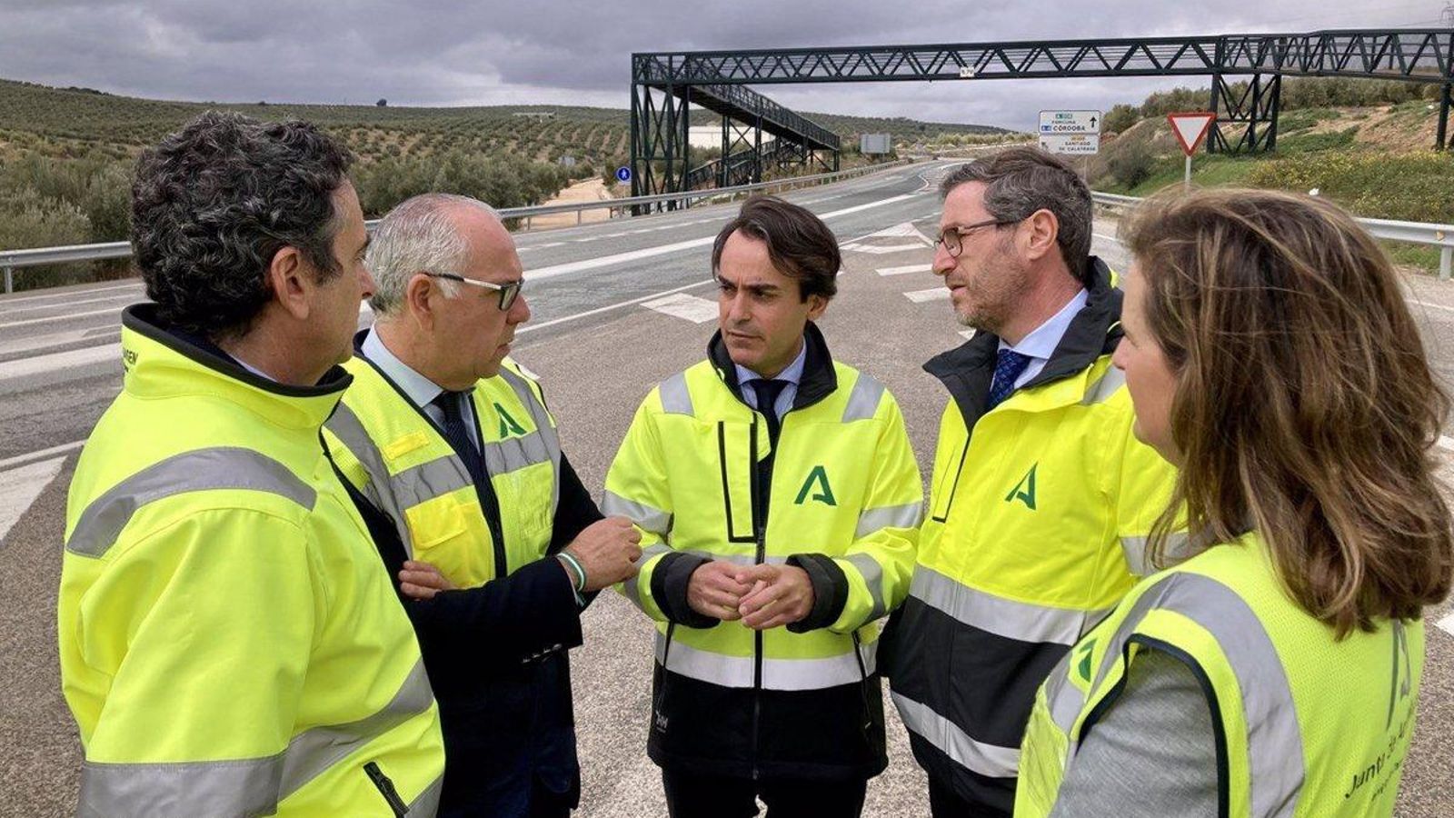 Visita a las obras de rehabilitación de la A-306 a su paso por Torredonjimeno en marzo de 2023