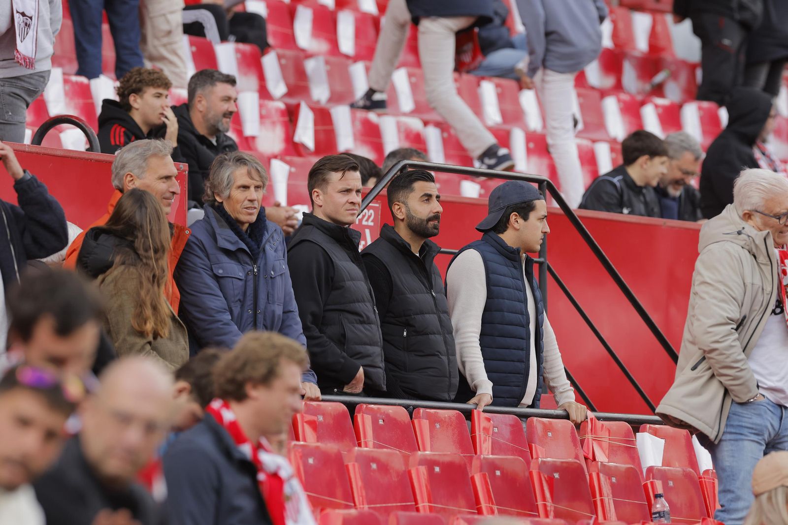 Búscate en las fotos del Sevilla -Betis