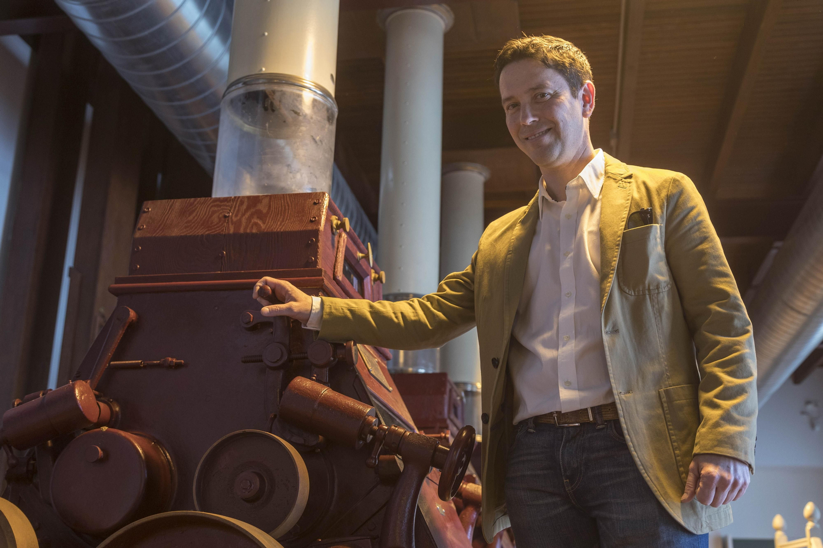 El presidente de la Asociación de Panaderos de Alcalá de Guadaíra, Eulogio González, fotografiado en la Harinera.