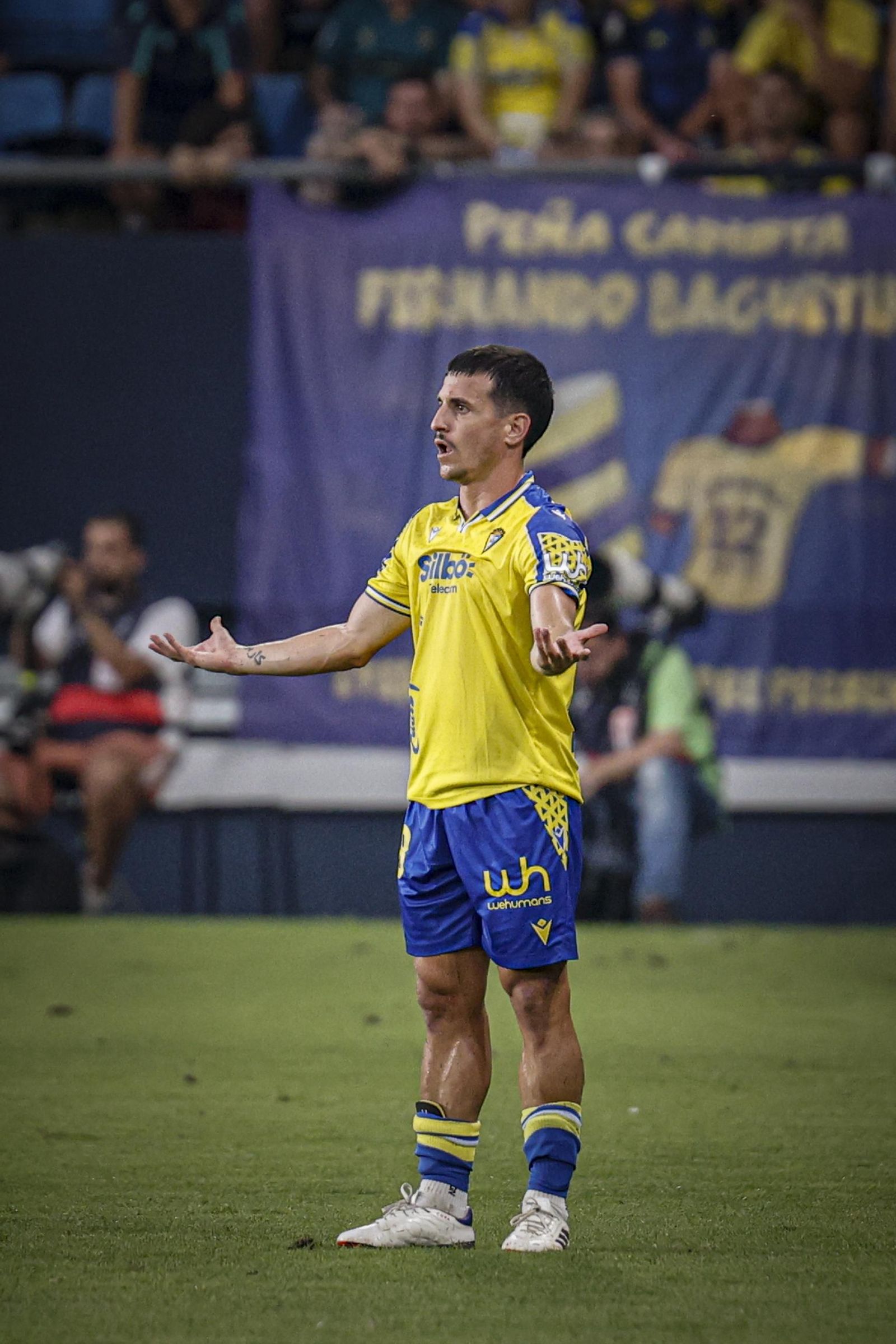 Búscate entre las fotos del partido de fútbol Cádiz CF - CD Tenerife de la Liga Hypermotion