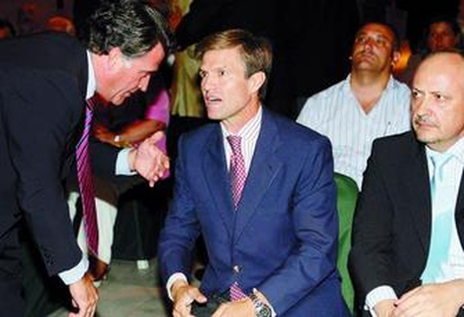 Javier Jiménez, primer teniente de alcalde, y Juan Antonio Ruiz 'Espartaco', ayer en el Museo de Carruajes.