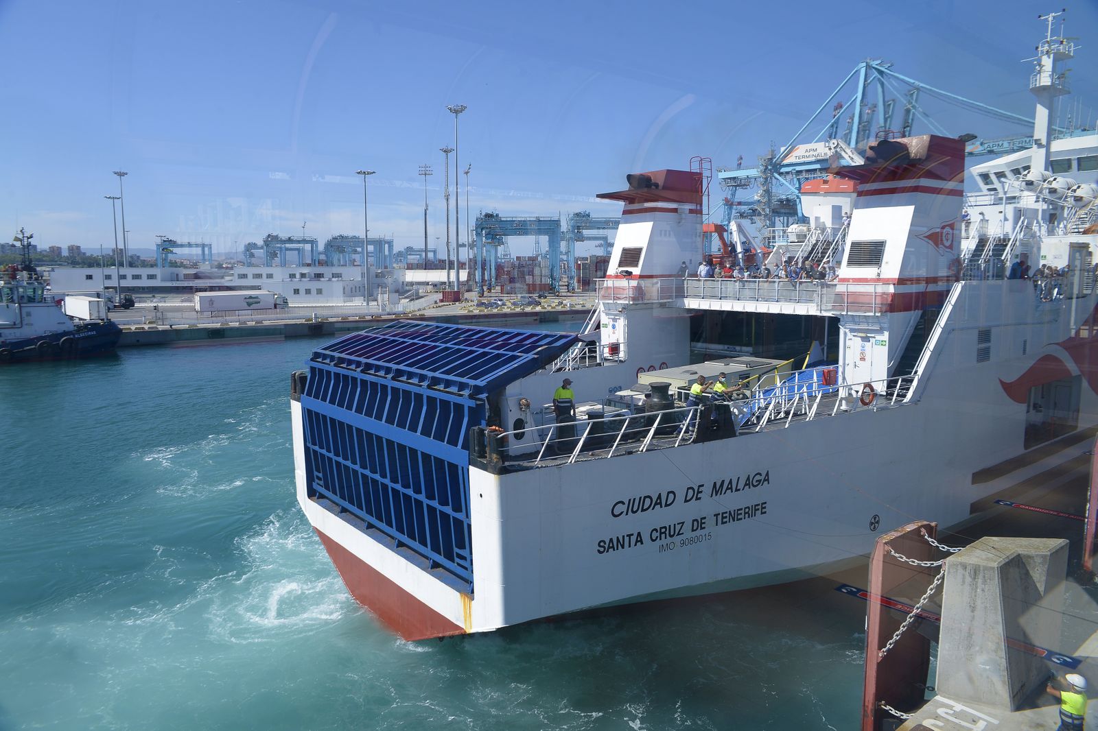 Fotos del atraque del buque Ciudad de Malaga