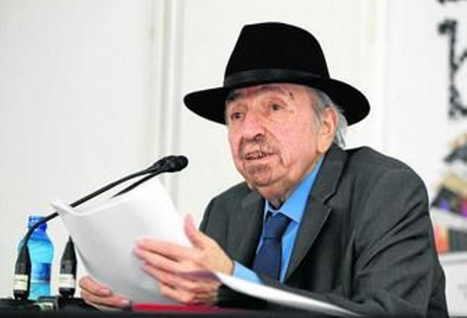 El catedrático Juan Carlos Rodríguez, durante su charla magistral sobre Cervantes en la Literatura del Siglo de Oro.