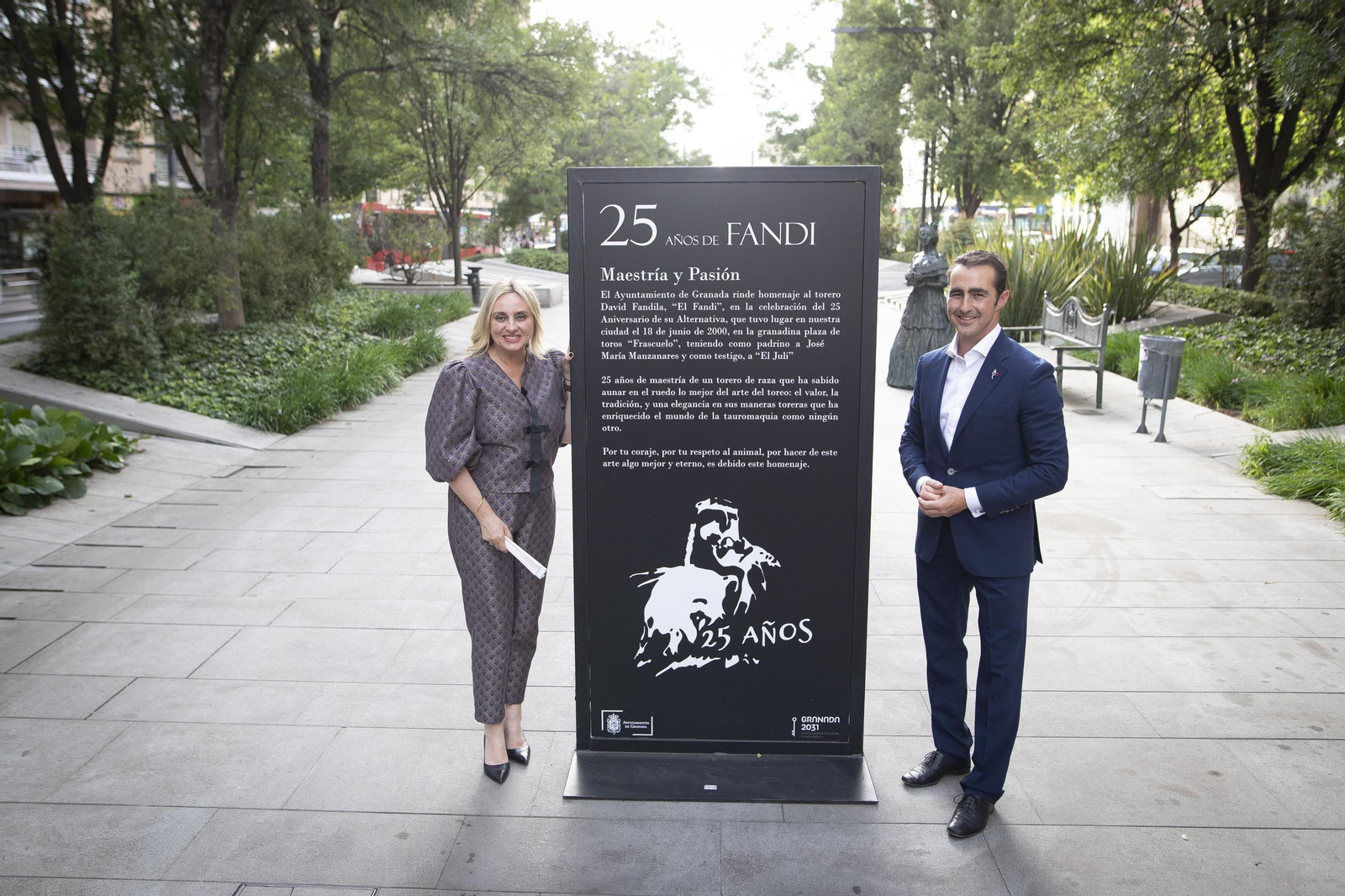 Las imágenes de la nueva exposición al aire libre que rinde homenaje a “El Fandi” en Granada