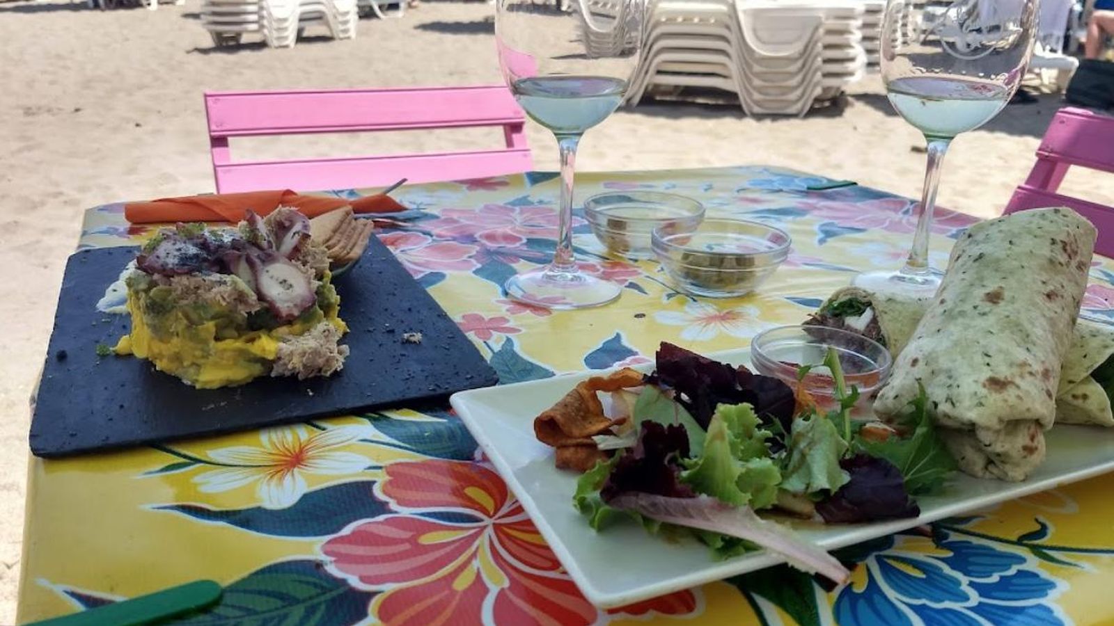 Comida alternativa en el chiringuito La Cubana