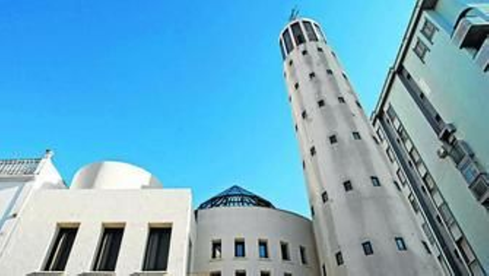 Imagen actual del edificio Kursaal, en la avenida Villanueva, ya rehabilitado.