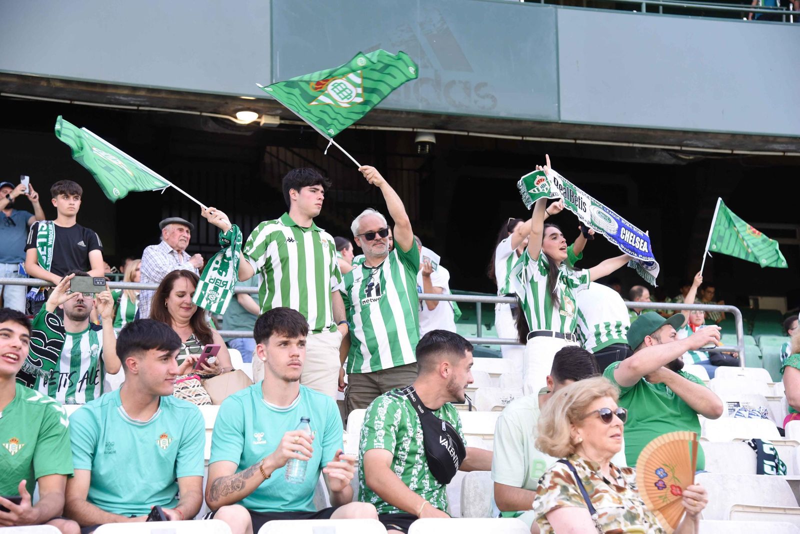 Las fotos de la afición del Betis en el Villamarín