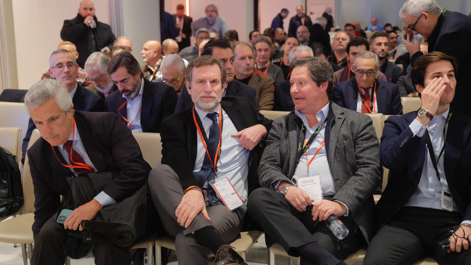 Antonio Lappí, que sólo habló tras la Junta, conversa con Fernando Carrión Amate.