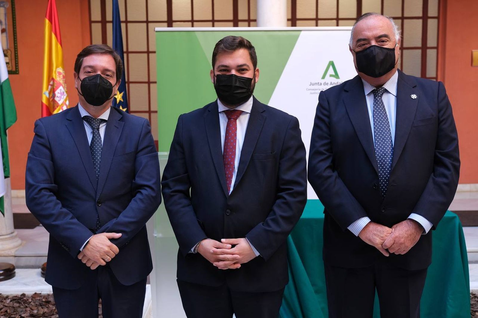 Miguel Rodríguez. con los delegados de los colegios de procuradores de Cádiz y Jerez