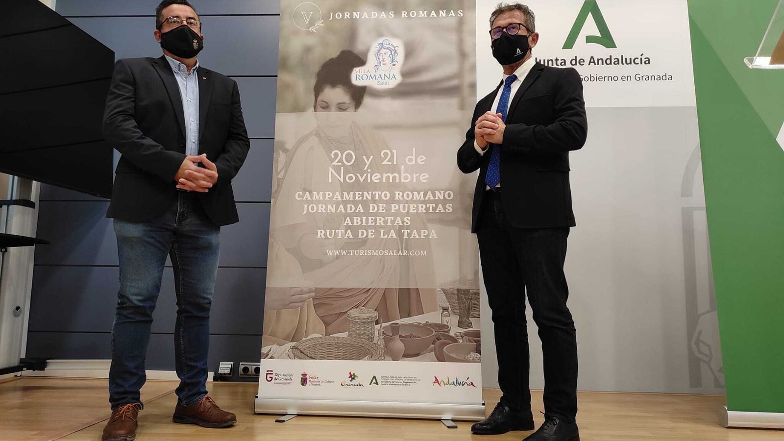 El delegado de Turismo de la Junta, Gustavo Rodríguez, y el alcalde de Salar, Armando Moya, en la presentación de las jornadas