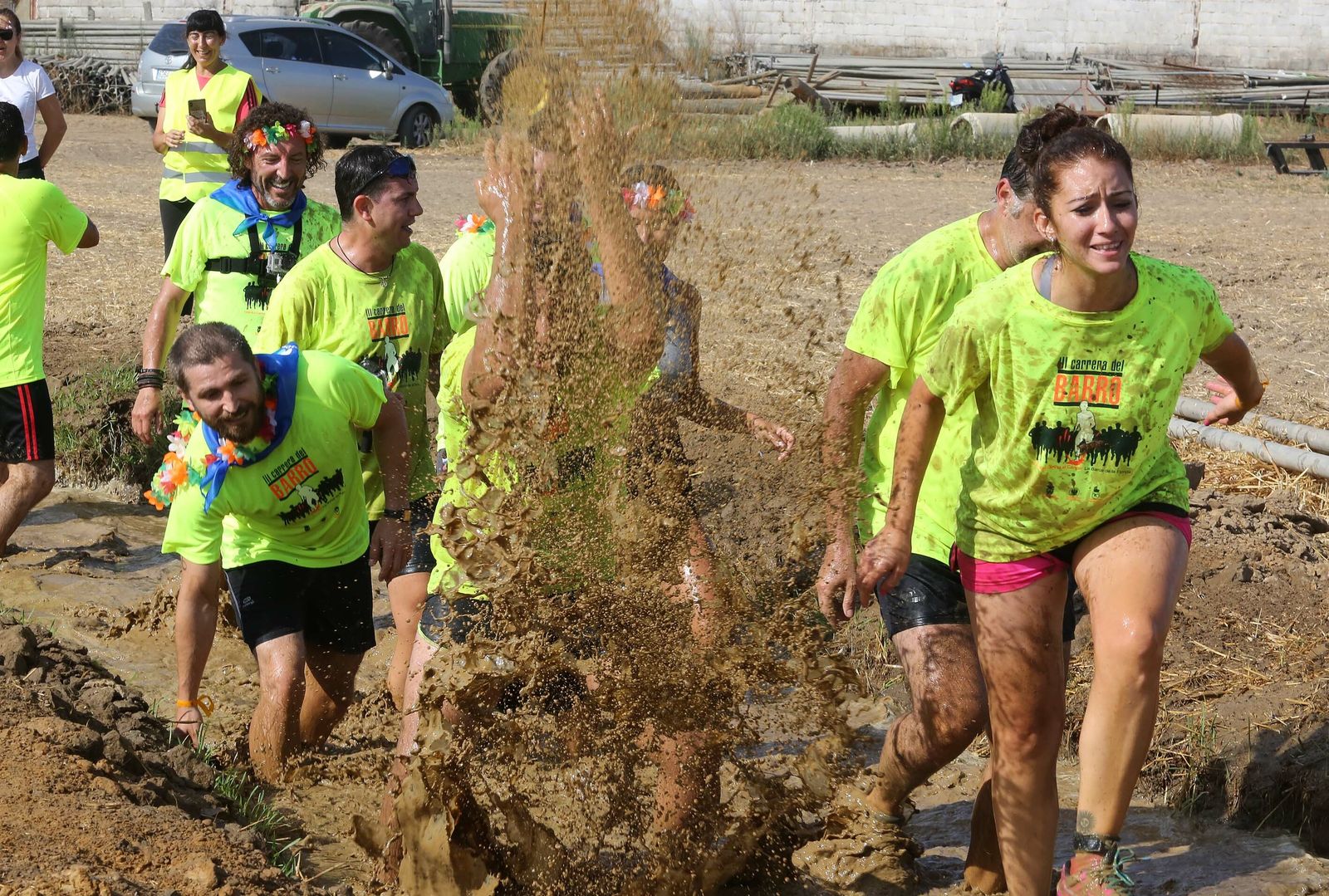 Imágenes de la carrera del barro celebrada en La Barca