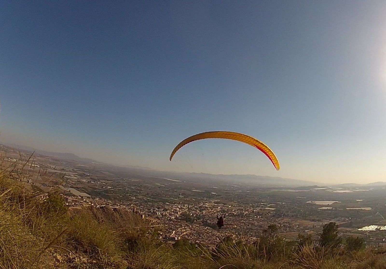 El vuelo libre en parapente es una actividad al alza.