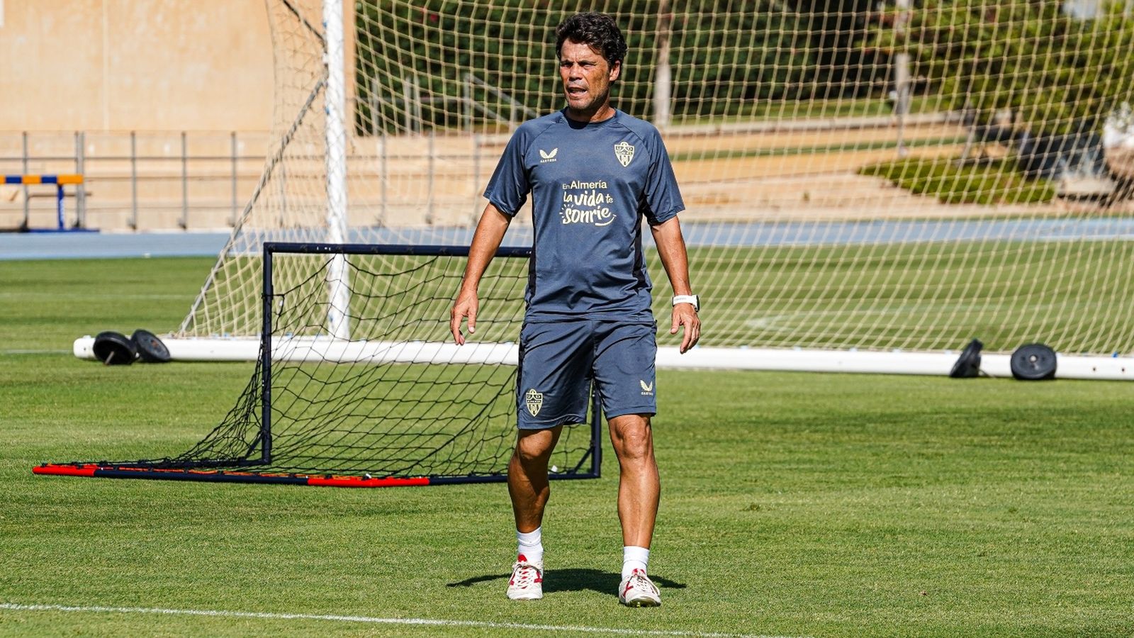 Rubi organiza uno de los entrenamientos de la semana.