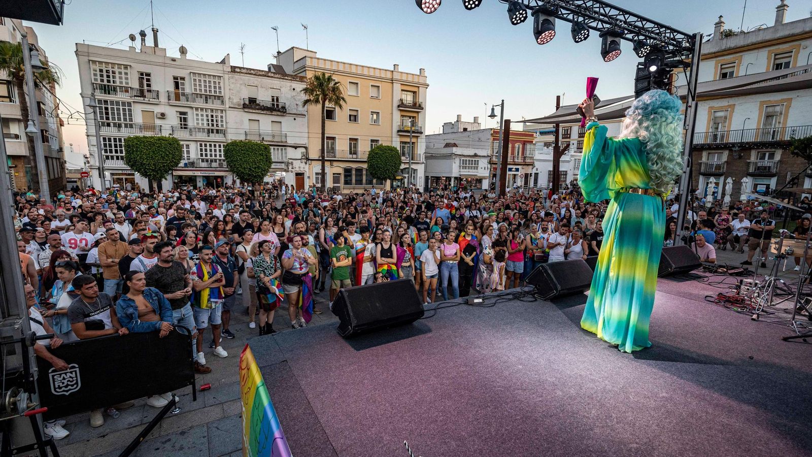 Samantha Ballentines llenó la Plaza del Rey con su pregón y su espectáculo.