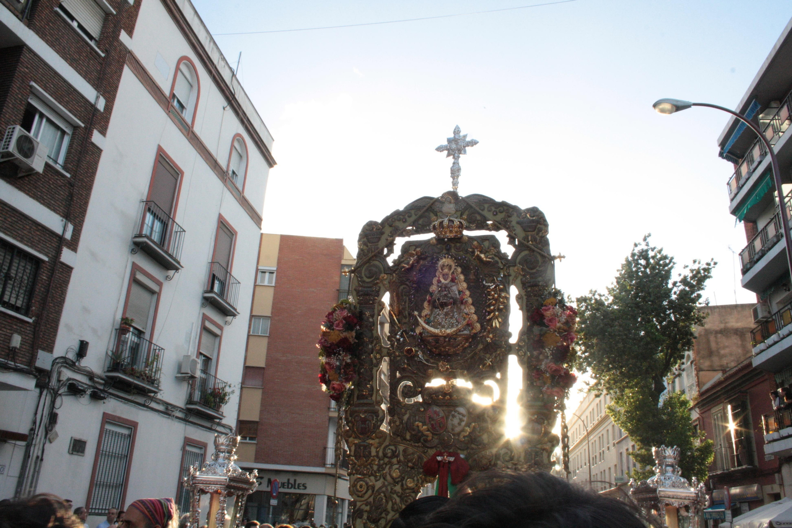 Traslado del Simpecado de la Hermandad del Rocío de Triana, en imágenes