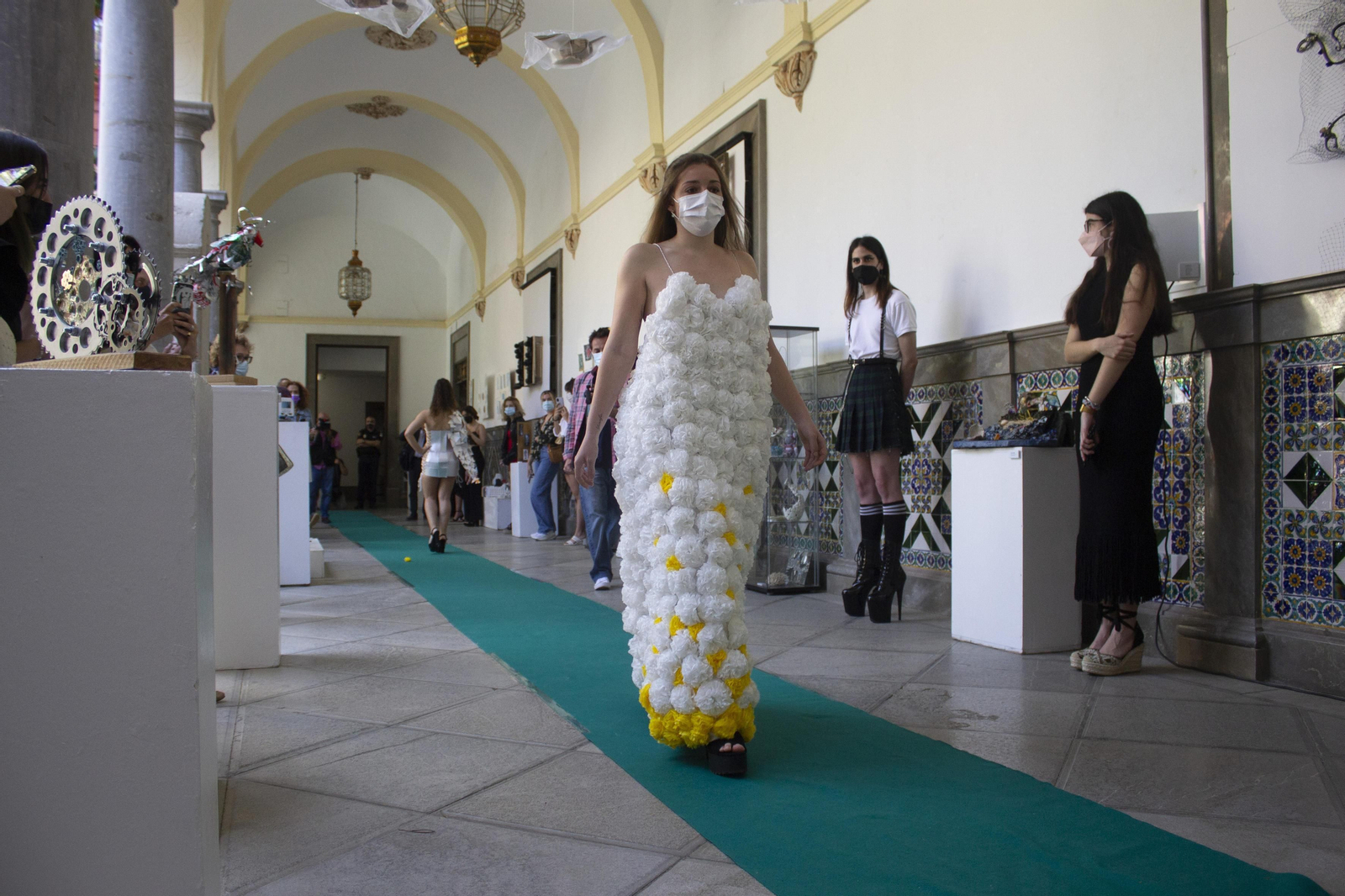 Fotos del desfile de ropa reciclada en Granada