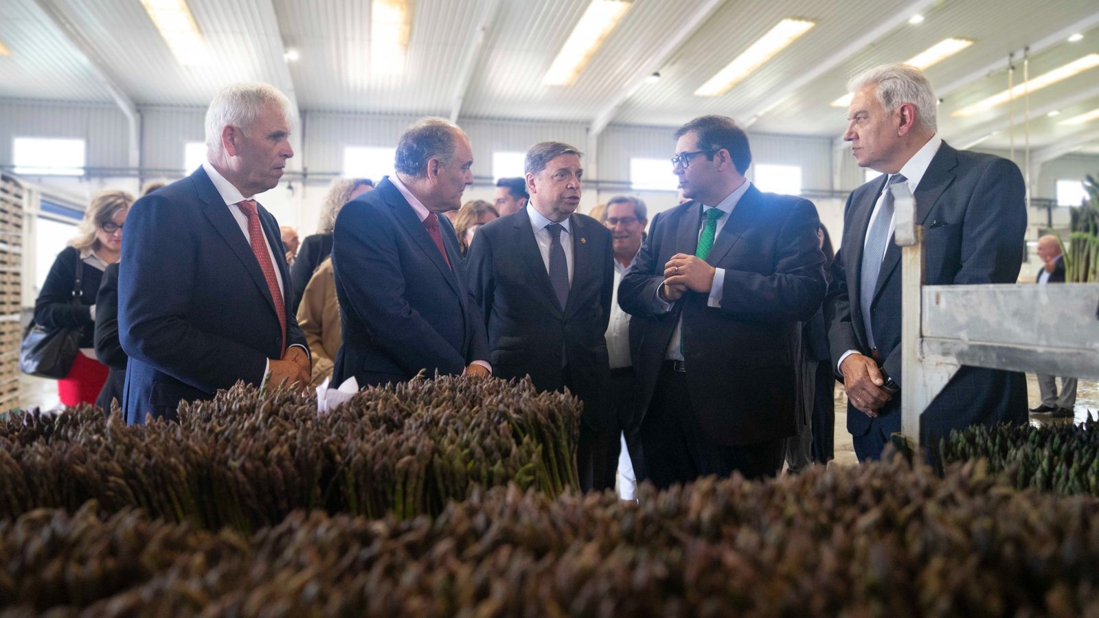 El ministro Luis Planas visita Centro Sur en Huétor Tájar