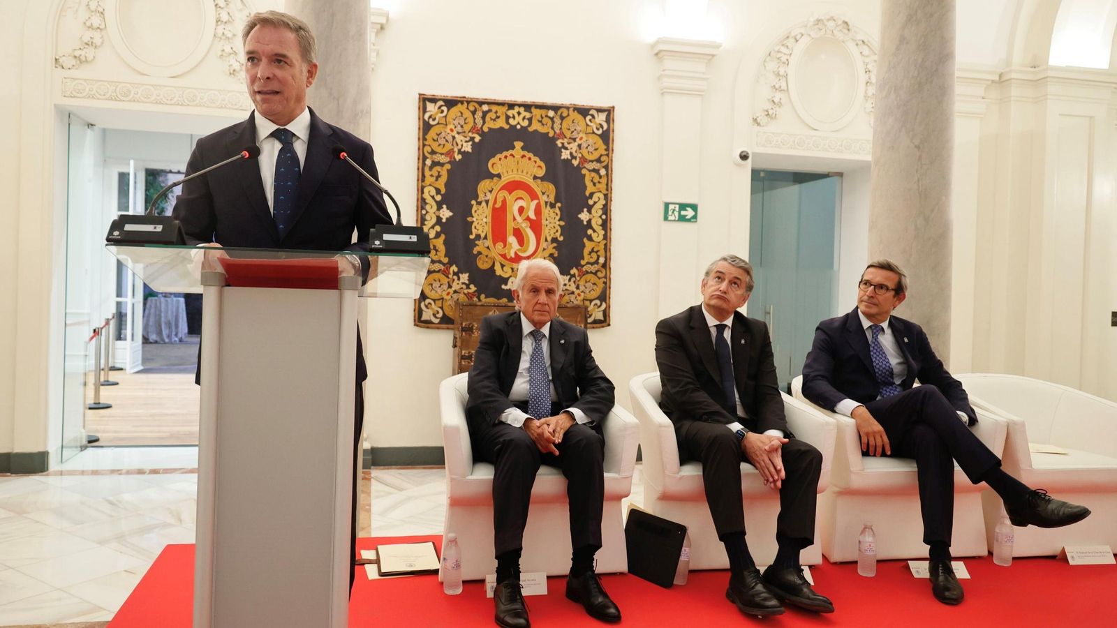 El director territorial del Banco Santander en Andalucía, Manuel de la Cruz. El director territorial del Banco Santander en Andalucía, Manuel de la Cruz.
